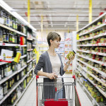 Revisar las etiquetas de productos antes de consumirlos, evitará posibles accidentes en el hogar