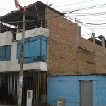 Vecina pide clausura definitiva de talleres clandestinos que perjudican el bienestar de su familia
