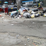 Vecinos se quejan por pistas deterioradas y cúmulo de basura en la avenida Los Héroes