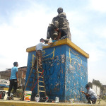 Vecinos remodelan monumento del Poeta Cesar Vallejo