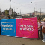 Jóvenes y adultos promueven campaña “Con mis hijos note metas” en puente Alipio Ponce