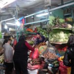 Amas de casa y comerciantes desconcertados por incremento de precio de alimentos