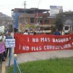 Vecinos de Villa María del Triunfo protestan contra su alcalde por falta de recojo de basura