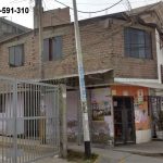 Vecina pide retiro de dos postes que están a punto de colapsar en Villa El Salvador