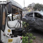 Choque entre bus y camioneta alerta a vecinos de Villa El Salvador