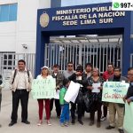 Realizan plantón en Fiscalía por supuestas empresas fantasmas en Villa El Salvador